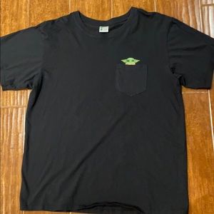 Men’s large baby yoda flip off pocket tee